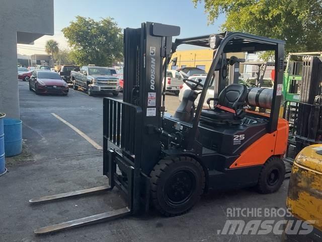 Doosan G25E-7 Gradbeništvo - drugo