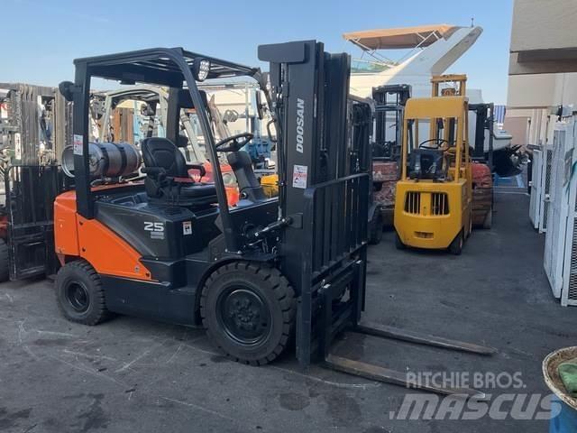 Doosan G25E-7 Gradbeništvo - drugo