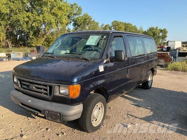 Ford E-150 XL Avtomobili