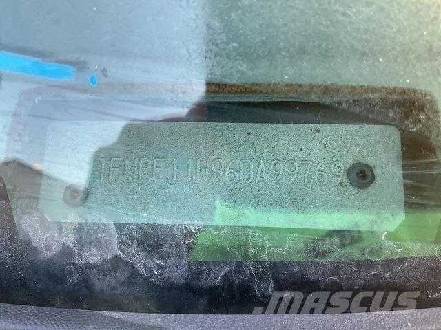 Ford E-150 XL Avtomobili