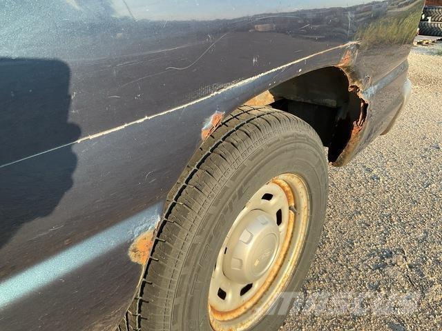 Ford E-150 XL Avtomobili