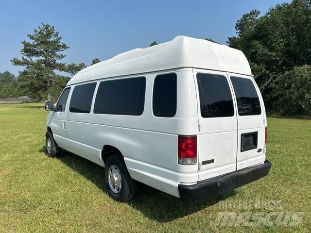 Ford E-350 Avtomobili