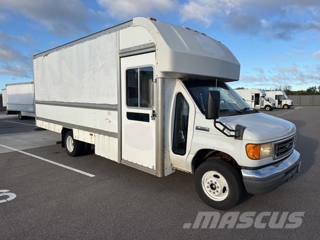 Ford E-350 Tovornjaki zabojniki