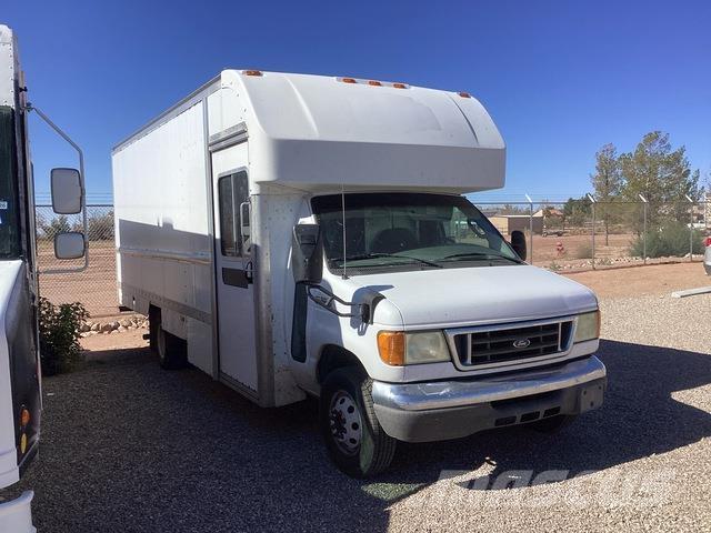 Ford E-350 Tovornjaki zabojniki