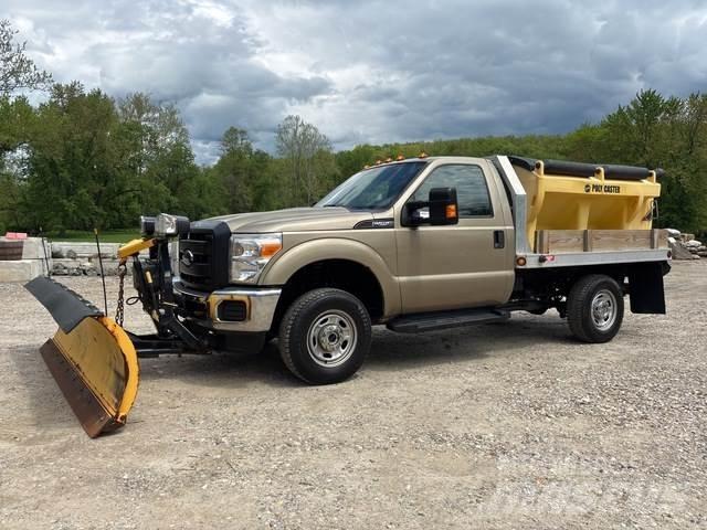 Ford F-250 Tovornjaki s kesonom/platojem