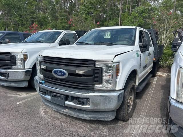 Ford F-250 Tovornjaki s kesonom/platojem