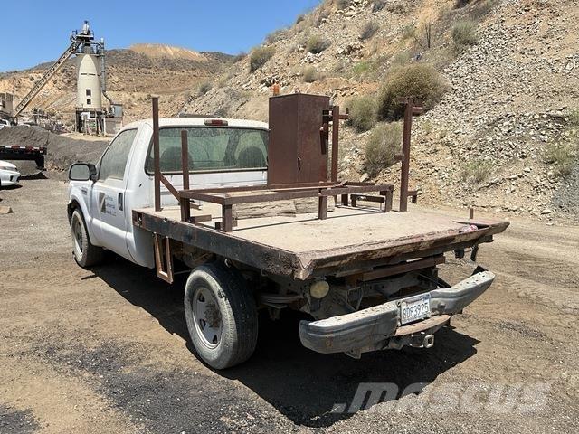 Ford F-250 Tovornjaki s kesonom/platojem