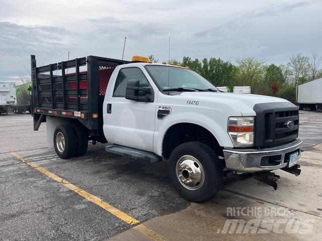 Ford F-350 Tovornjaki s kesonom/platojem