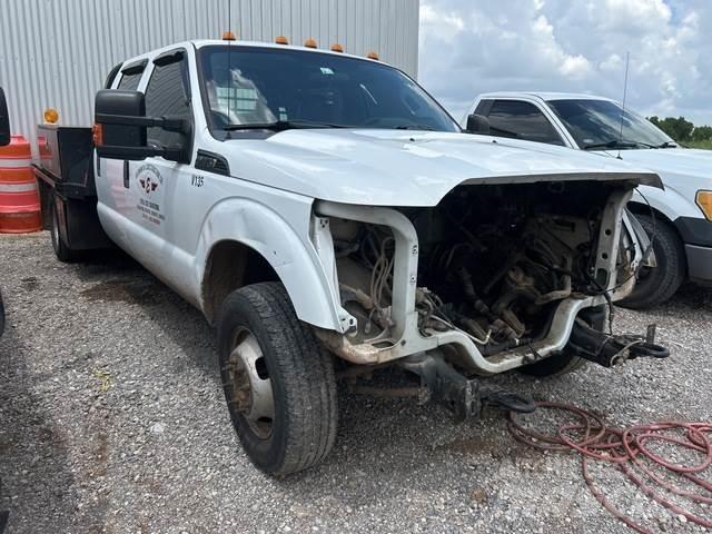 Ford F-350 Tovornjaki s kesonom/platojem