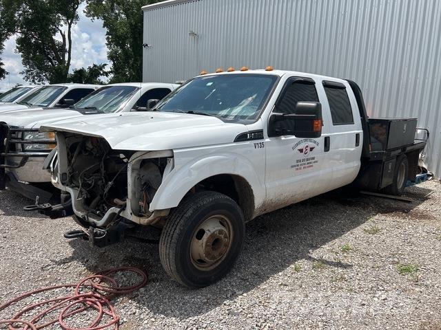 Ford F-350 Tovornjaki s kesonom/platojem