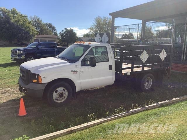 Ford F-350 Tovornjaki s kesonom/platojem
