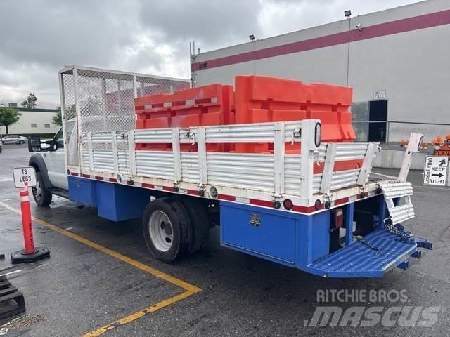 Ford F-450 Tovornjaki s kesonom/platojem