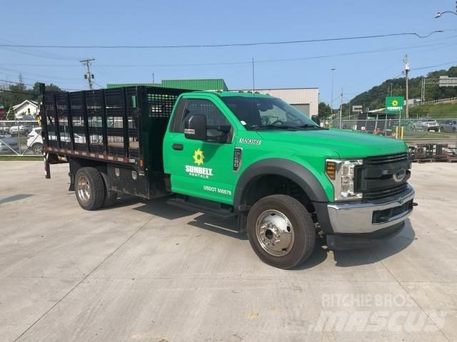 Ford F-450 Tovornjaki s kesonom/platojem