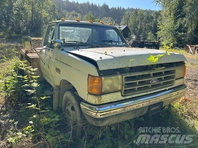 Ford F-450 Tovornjaki s kesonom/platojem