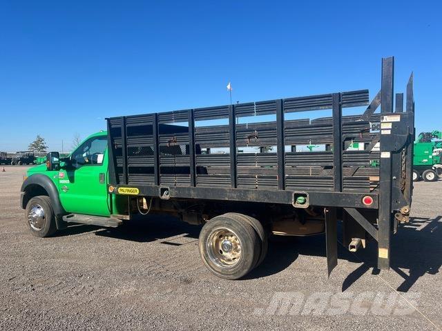 Ford F-450 Tovornjaki s kesonom/platojem