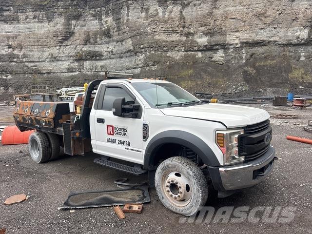 Ford F-450 Tovornjaki s kesonom/platojem