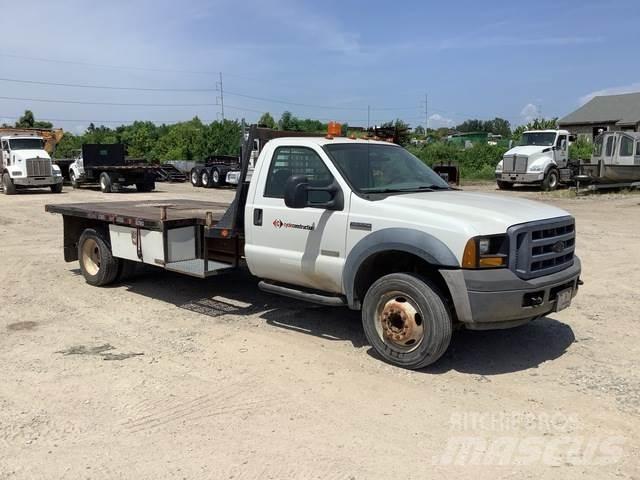 Ford F-550 Tovornjaki s kesonom/platojem
