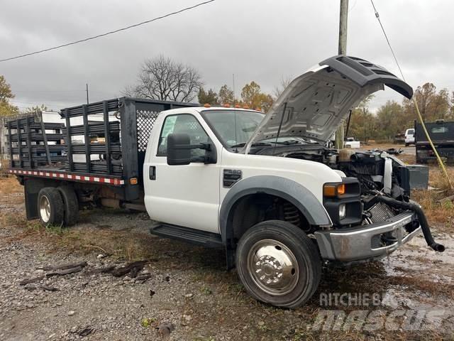 Ford F-550 Tovornjaki s kesonom/platojem