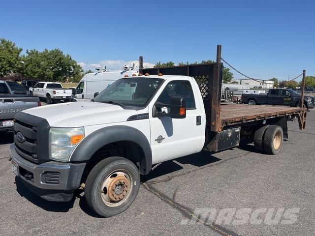 Ford F-550 Tovornjaki s kesonom/platojem