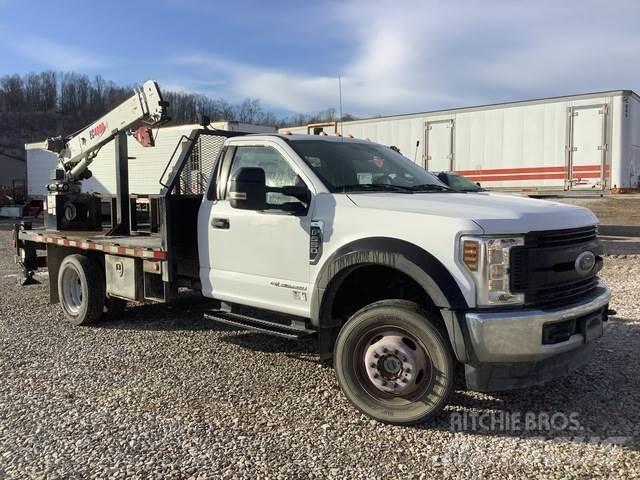 Ford F-550 Tovornjaki s kesonom/platojem