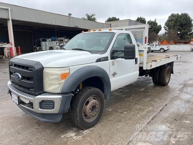 Ford F-550 Tovornjaki s kesonom/platojem