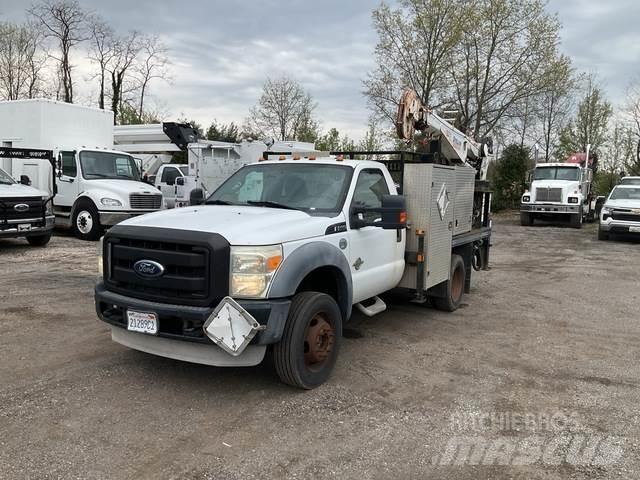 Ford F-550 Tovornjaki s kesonom/platojem