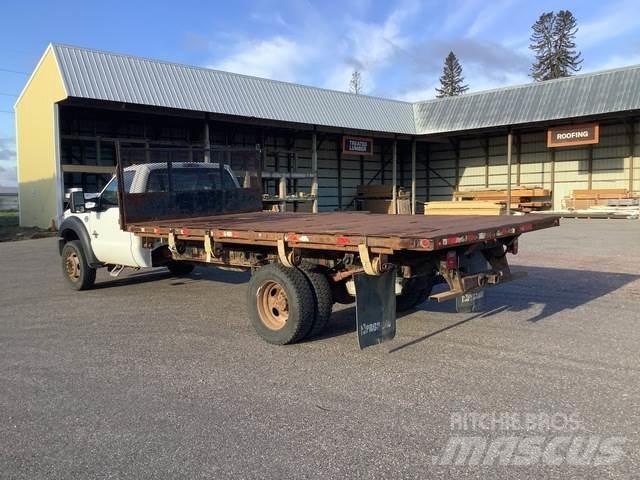 Ford F-550 Tovornjaki s kesonom/platojem