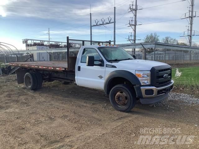 Ford F-550 Tovornjaki s kesonom/platojem
