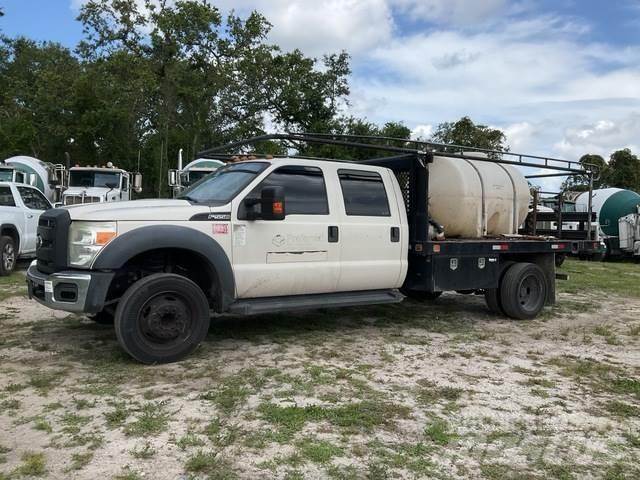 Ford F-550 Tovornjaki s kesonom/platojem