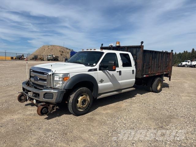 Ford F-550 Tovornjaki s kesonom/platojem