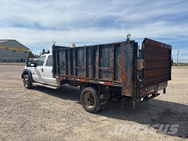 Ford F-550 Tovornjaki s kesonom/platojem