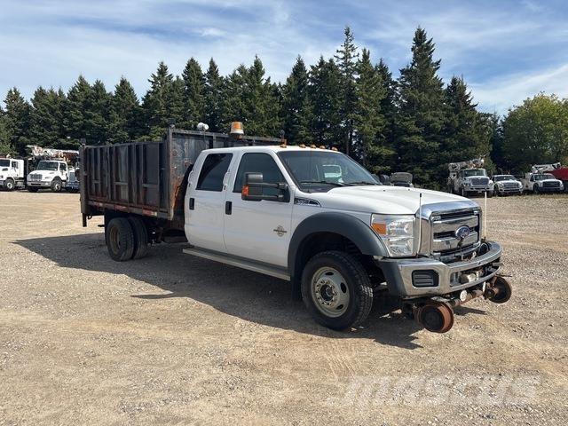 Ford F-550 Tovornjaki s kesonom/platojem