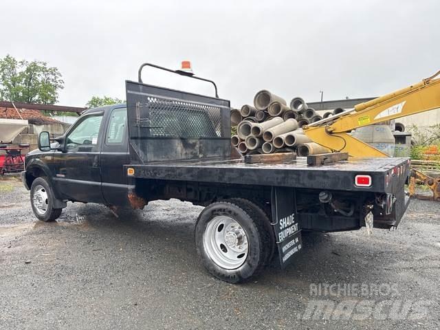 Ford F-550 Tovornjaki s kesonom/platojem