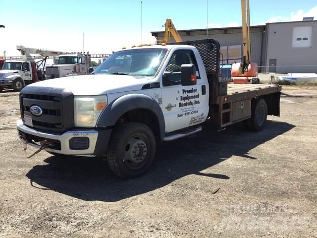 Ford F-550 Tovornjaki s kesonom/platojem