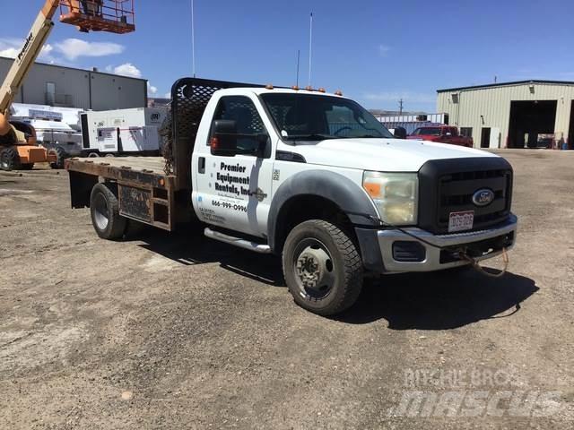 Ford F-550 Tovornjaki s kesonom/platojem