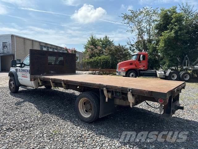 Ford F-550 Tovornjaki s kesonom/platojem