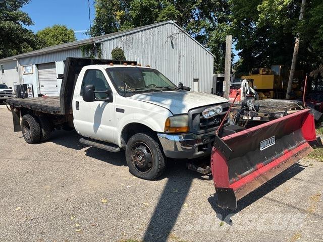 Ford F-550 Tovornjaki s kesonom/platojem
