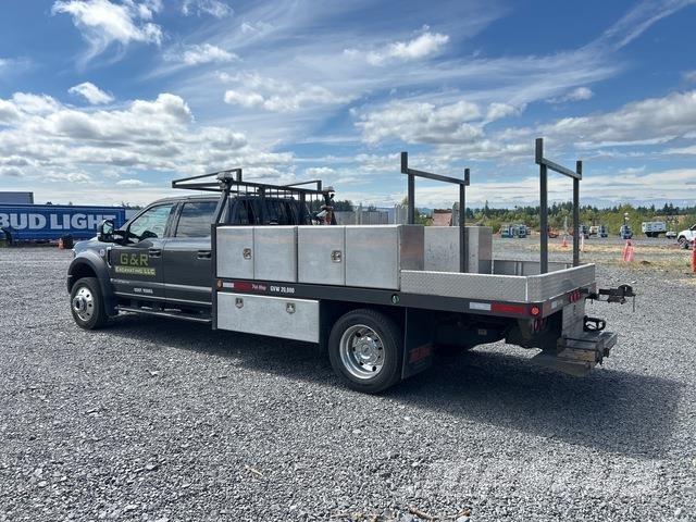 Ford F-550 Tovornjaki s kesonom/platojem