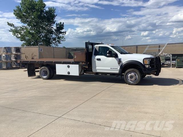 Ford F-550 Tovornjaki s kesonom/platojem