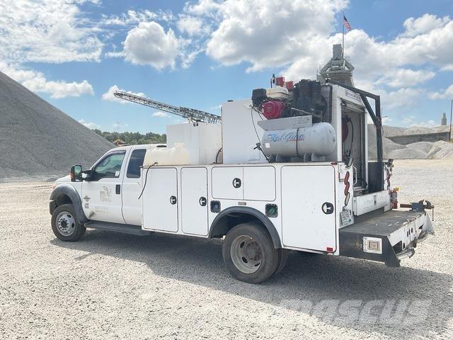 Ford F-550 Tovornjaki cisterne