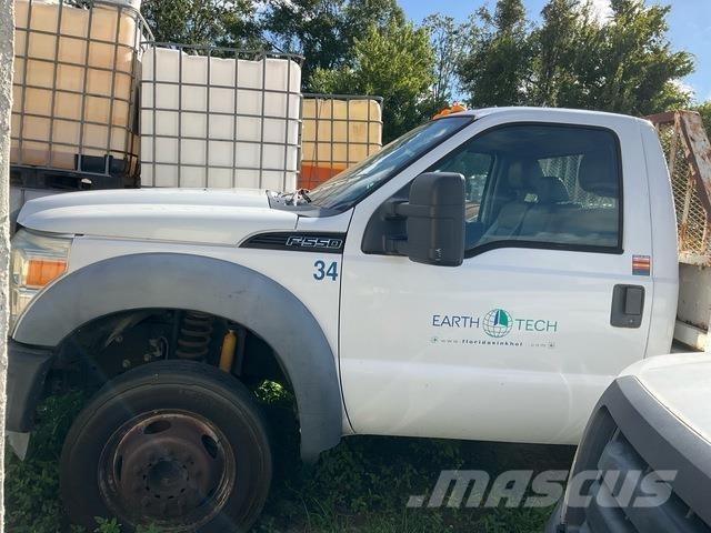 Ford F-550 Tovornjaki s kesonom/platojem