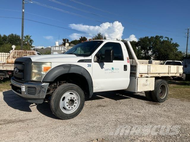 Ford F-550 Tovornjaki s kesonom/platojem