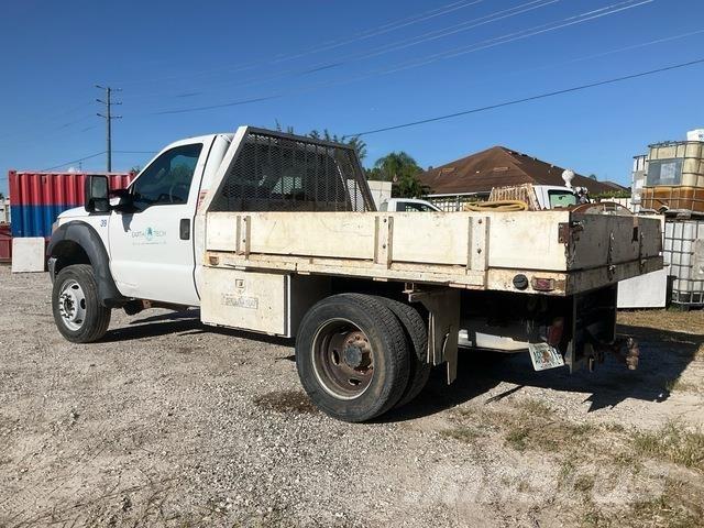 Ford F-550 Tovornjaki s kesonom/platojem
