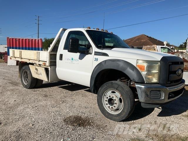 Ford F-550 Tovornjaki s kesonom/platojem