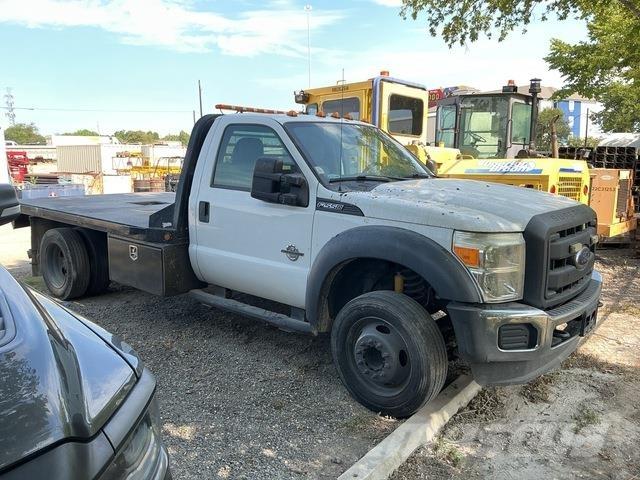 Ford F-550 Tovornjaki s kesonom/platojem