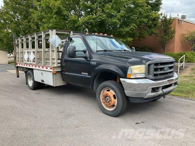 Ford F-550 Tovornjaki s kesonom/platojem