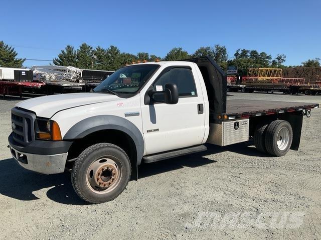 Ford F-550 Tovornjaki s kesonom/platojem