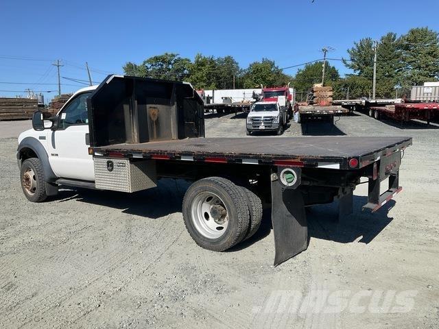 Ford F-550 Tovornjaki s kesonom/platojem