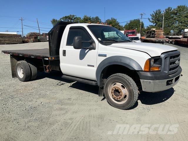 Ford F-550 Tovornjaki s kesonom/platojem