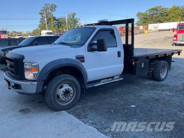 Ford F-550 Tovornjaki s kesonom/platojem